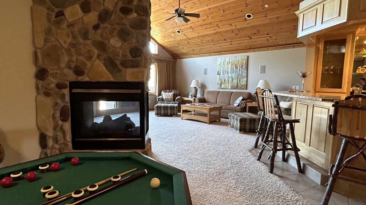 Photo of Bedroom in Lake Shore Estates