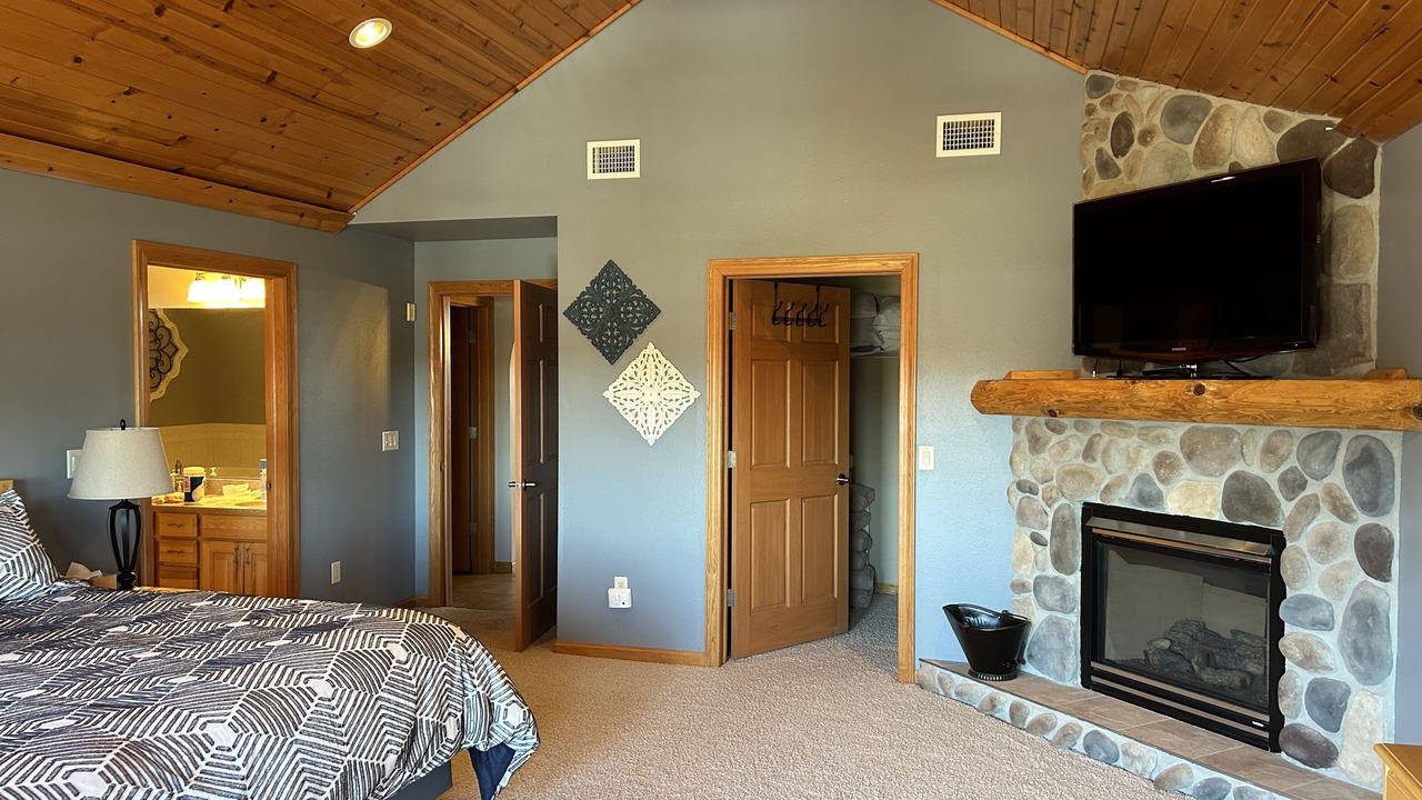 Photo of Livingroom in Lake Shore Estates