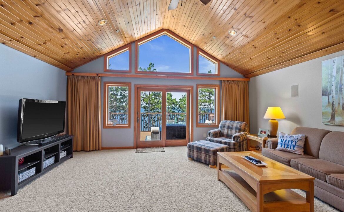 Photo of Bedroom in Lake Shore Estates