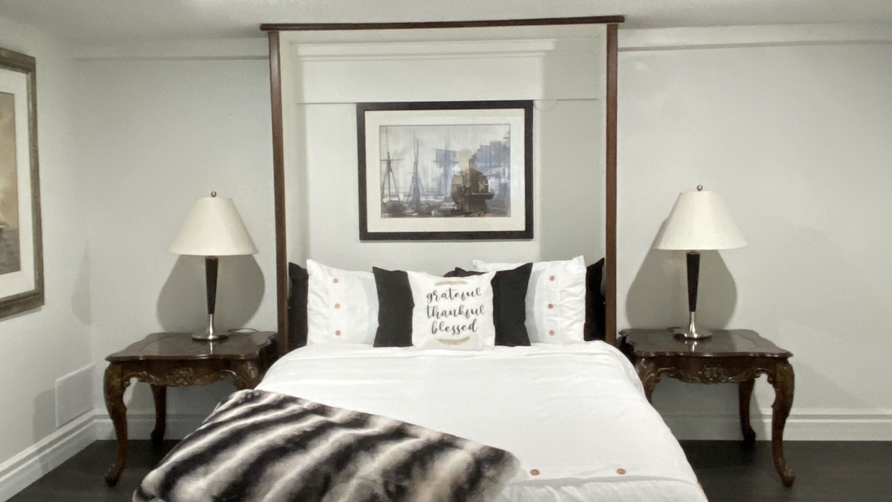 Photo of Bedroom in Mono