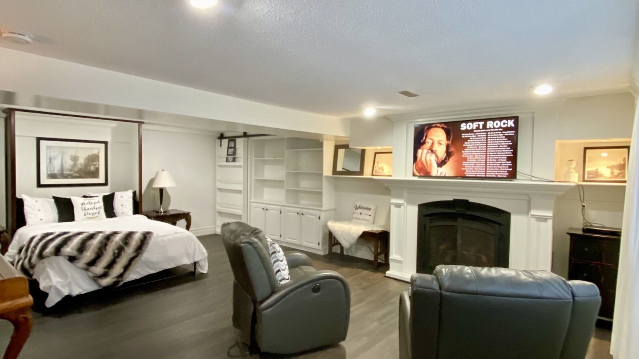 Photo of Bedroom in Mono