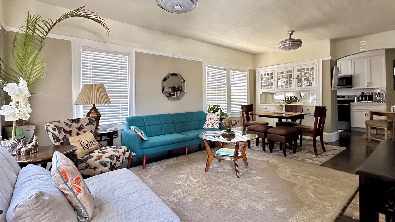 Photo of Livingroom in Oakland