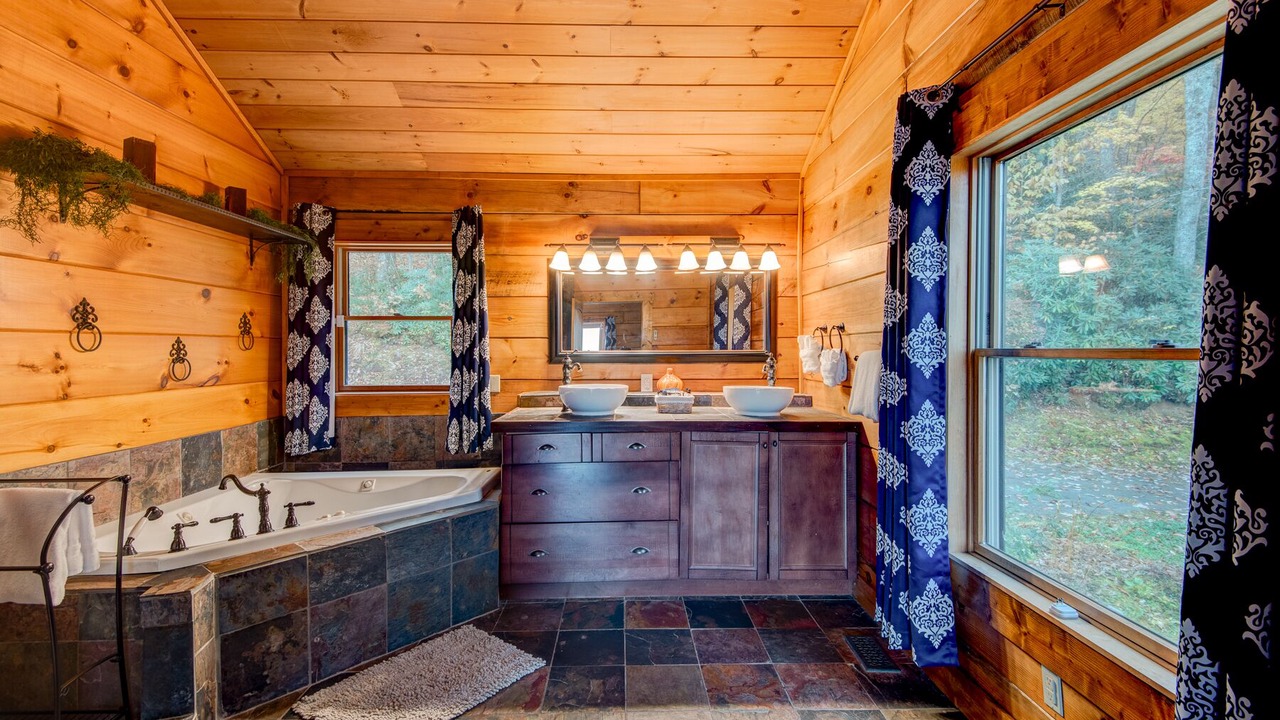 Photo of Bathroom in Frank