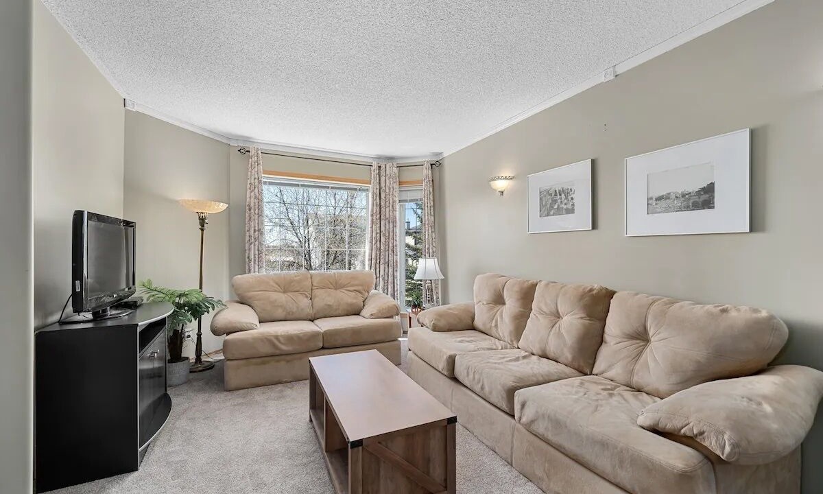 Photo of Livingroom in Airdrie