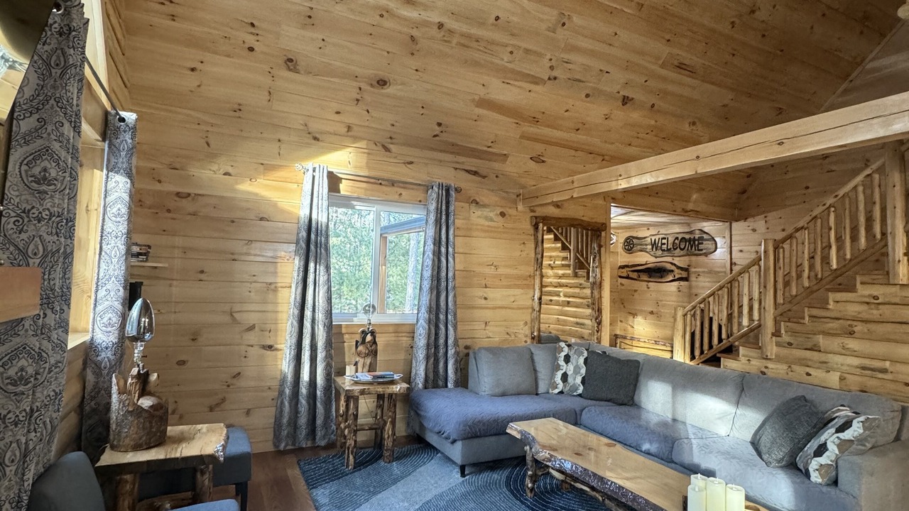 Photo of Livingroom in Lake Shore Estates