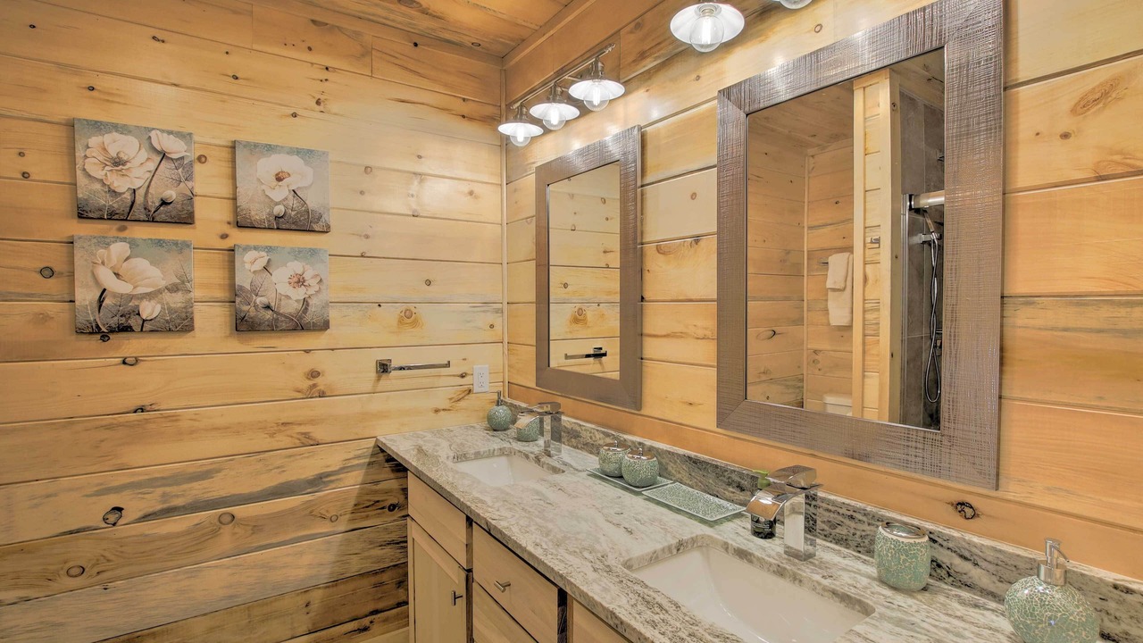 Photo of Bathroom in Lake Shore Estates