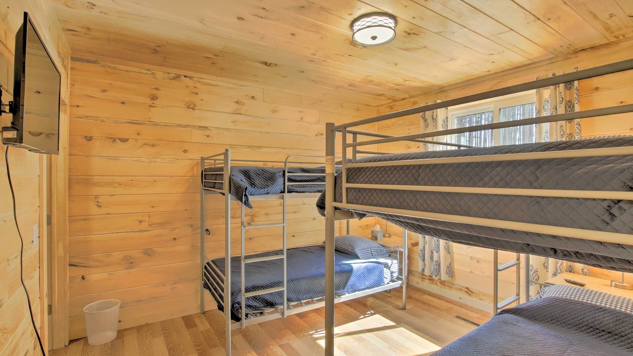 Photo of Bedroom in Lake Shore Estates