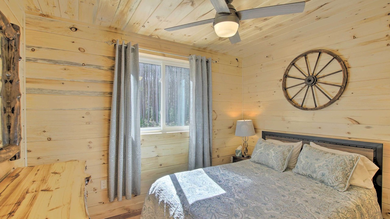 Photo of Bedroom in Lake Shore Estates