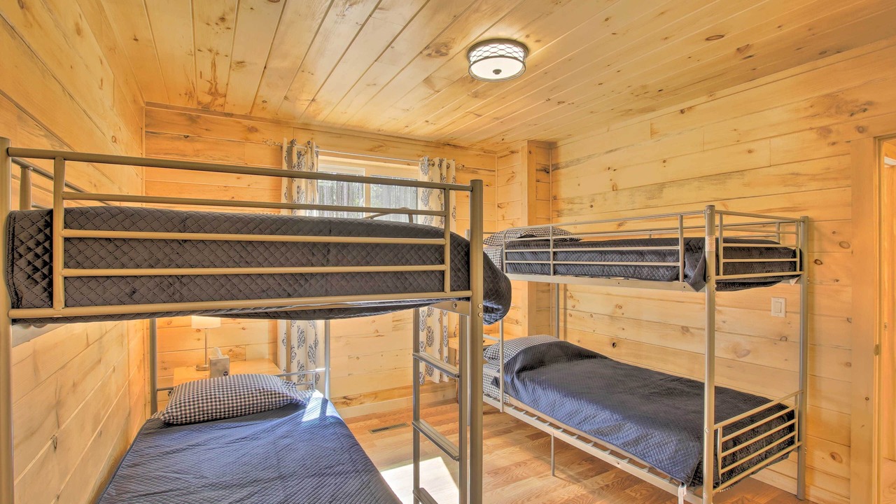 Photo of Bedroom in Lake Shore Estates