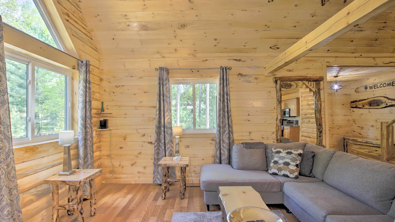 Photo of Livingroom in Lake Shore Estates