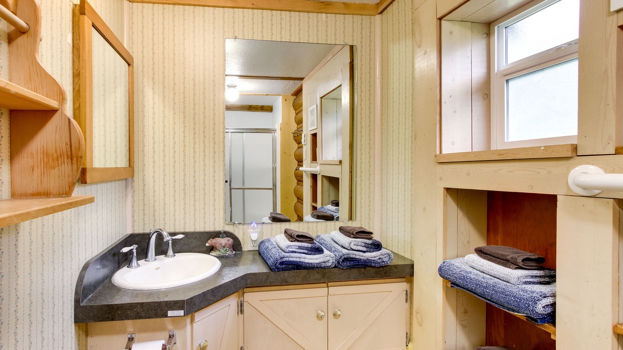 Photo of Bathroom in Silver Gate