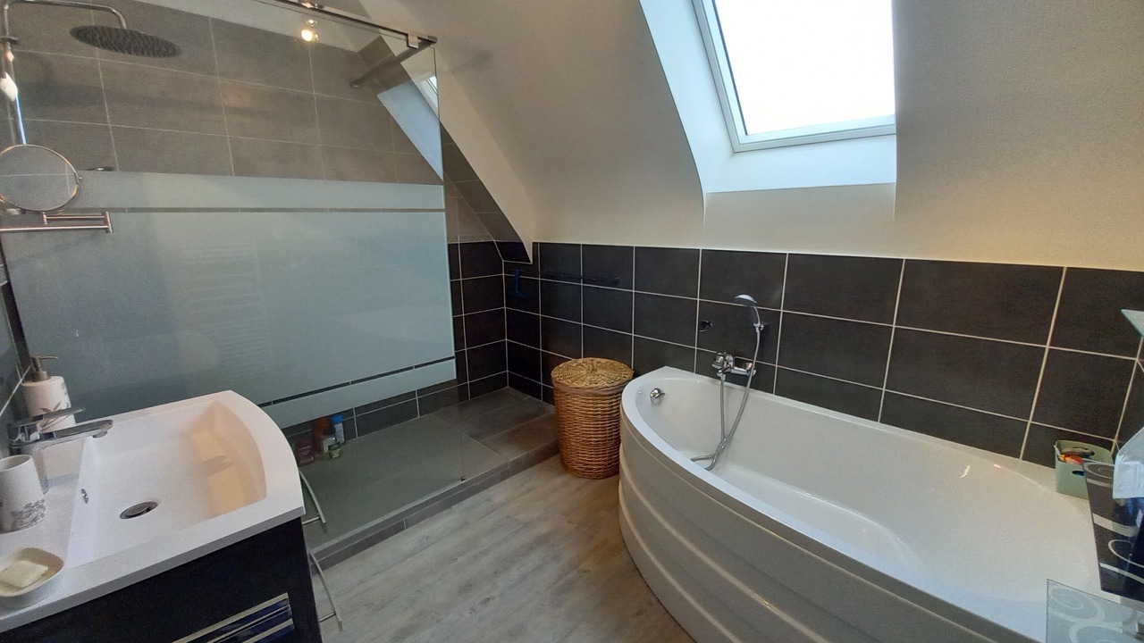 Photo of Bathroom in Langueux