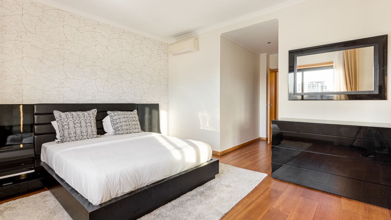 Photo of Bedroom in Linda-a-Velha