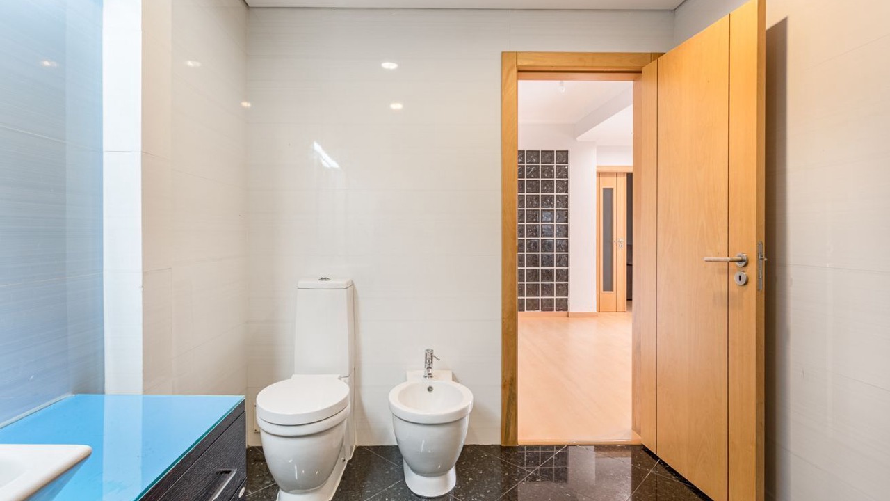Photo of Bathroom in Linda-a-Velha