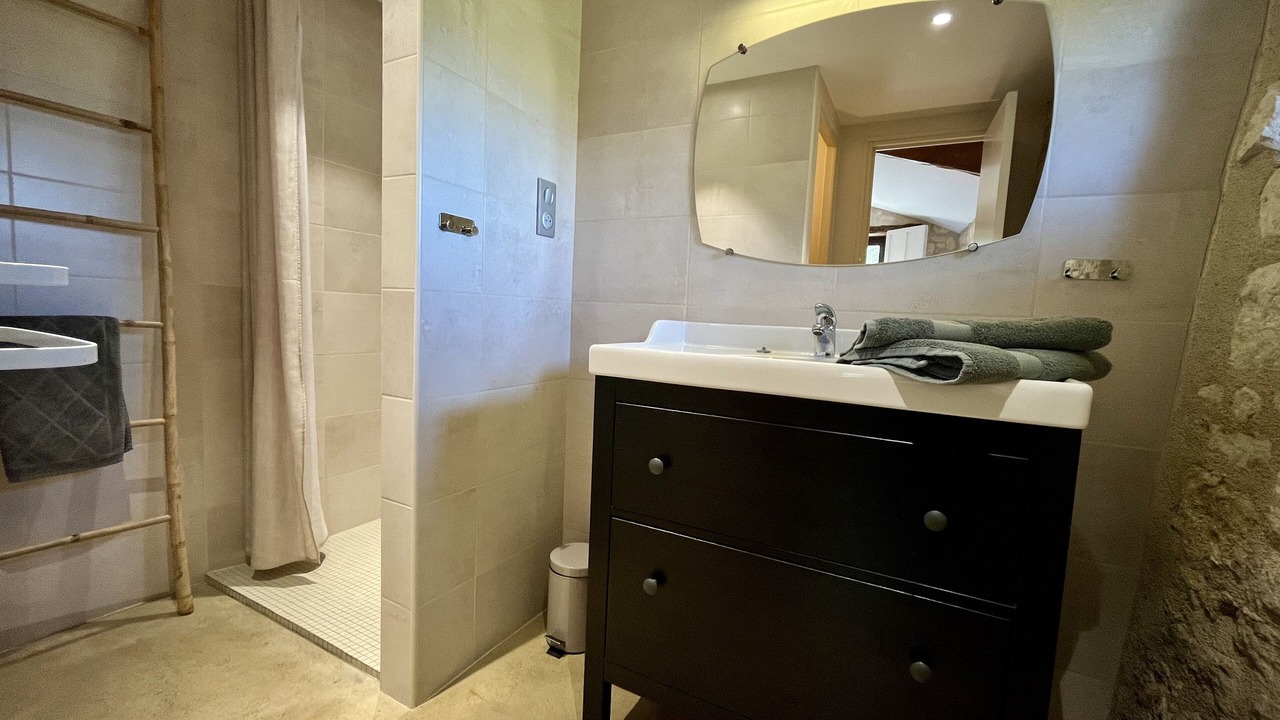 Photo of Bathroom in Benet