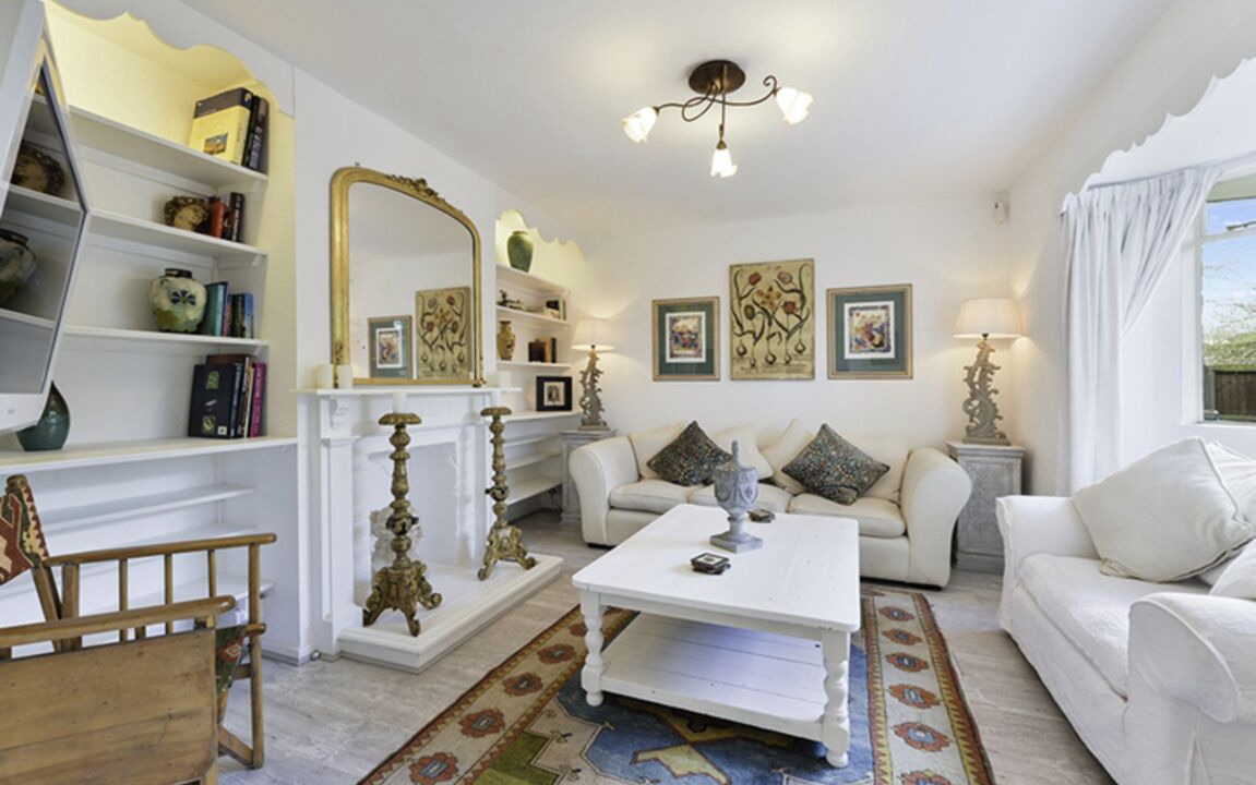Photo of Livingroom in Esher
