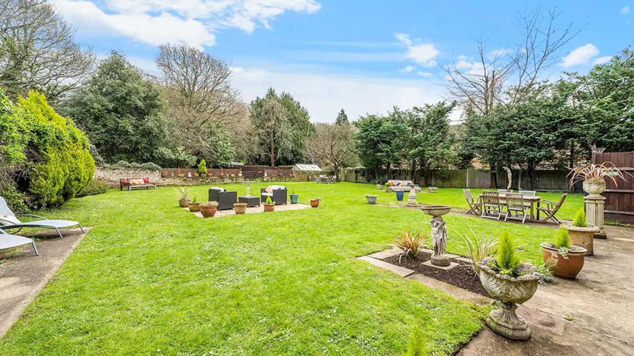 Photo of Outdoor in Esher