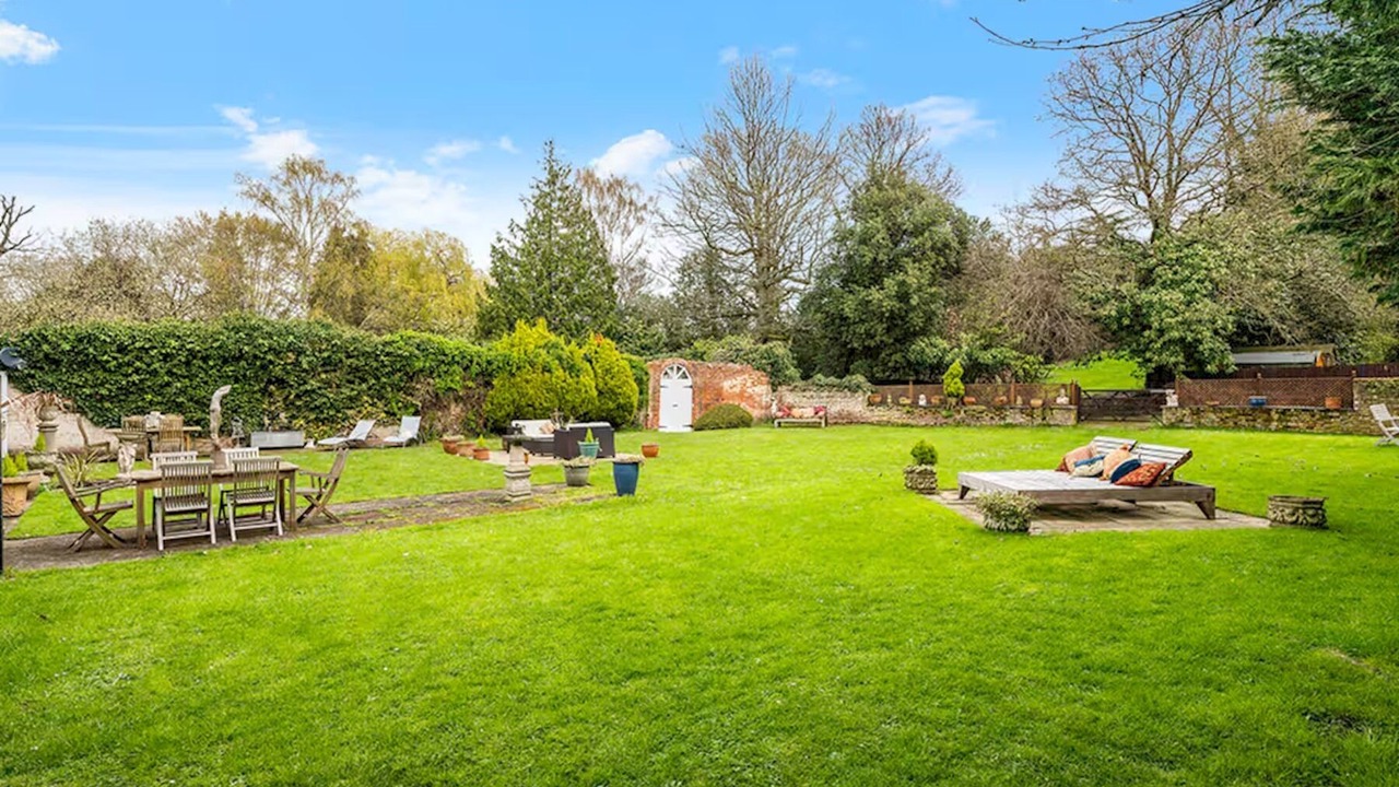 Photo of Outdoor in Esher