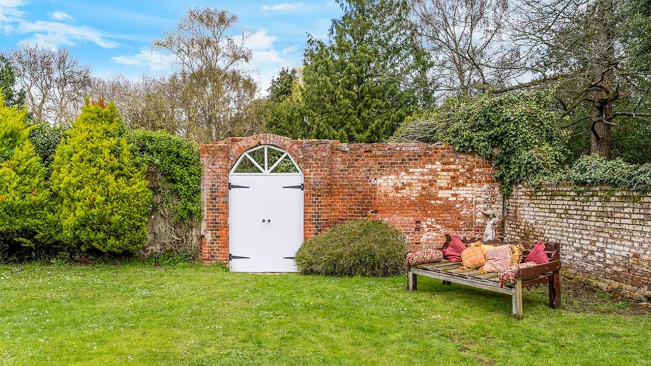 Photo of Outdoor in Esher