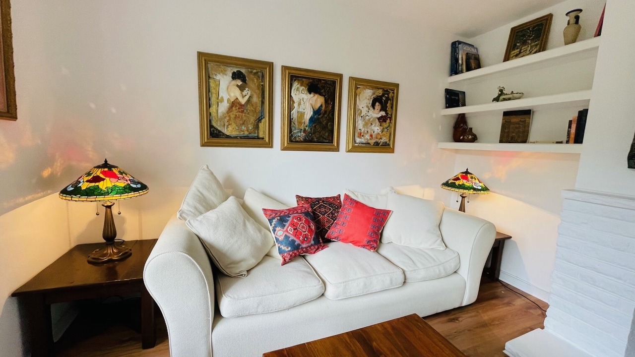 Photo of Livingroom in Esher