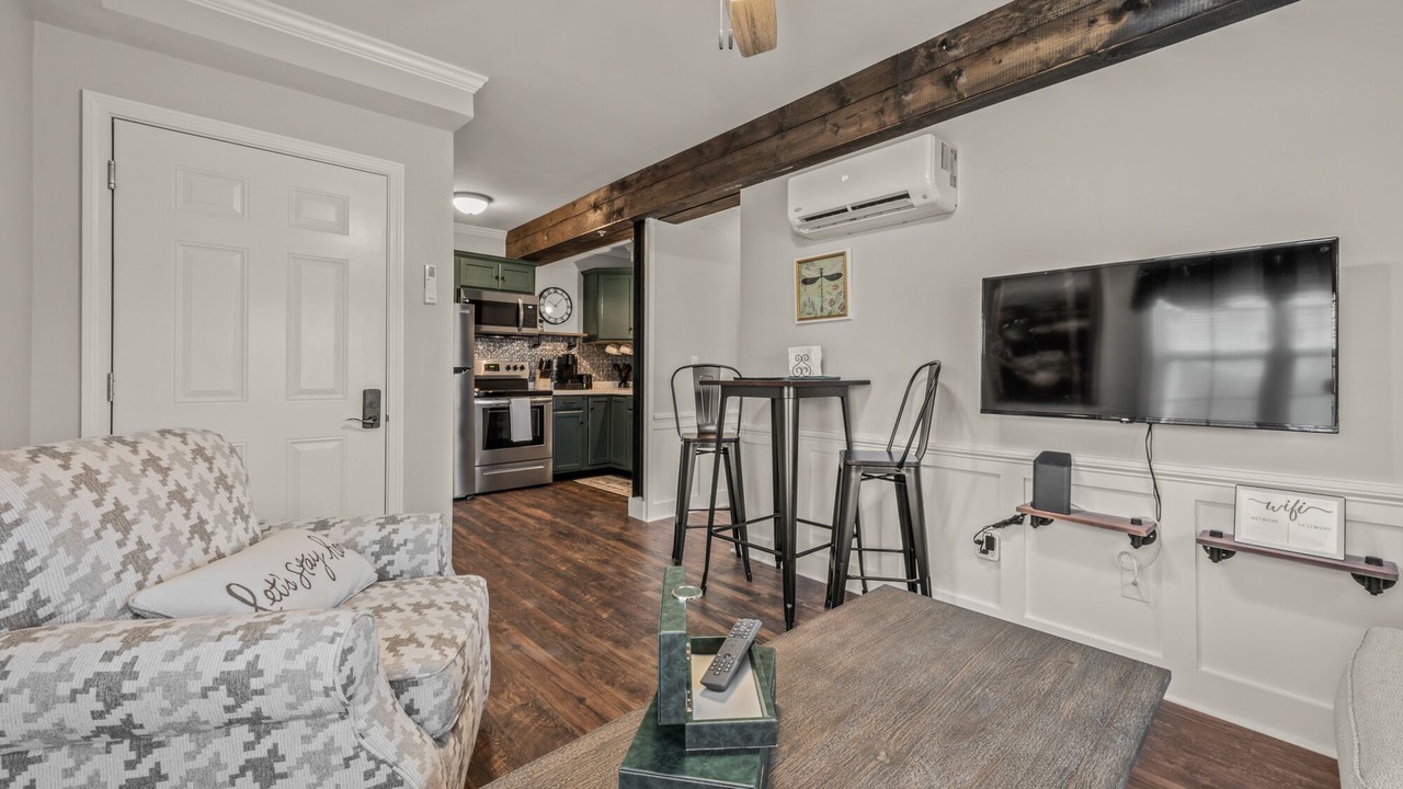 Photo of Livingroom in Wallingford Center