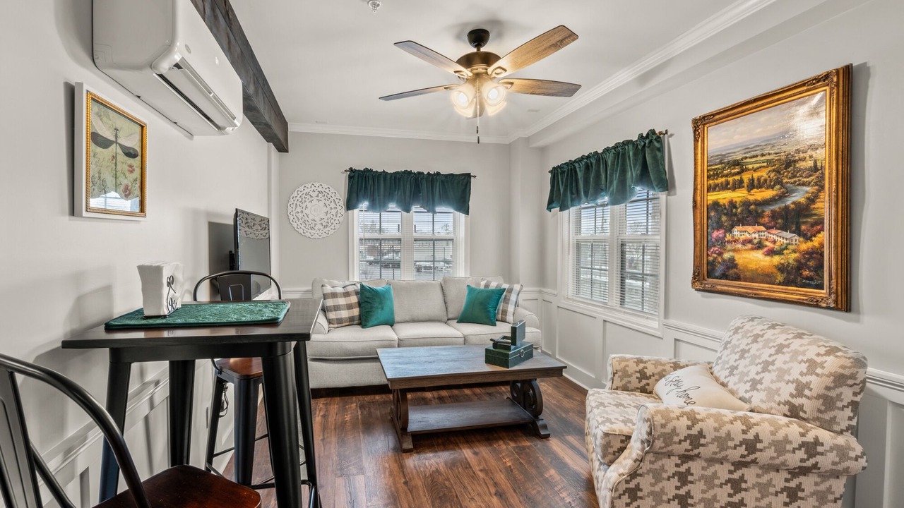 Photo of Livingroom in Wallingford Center