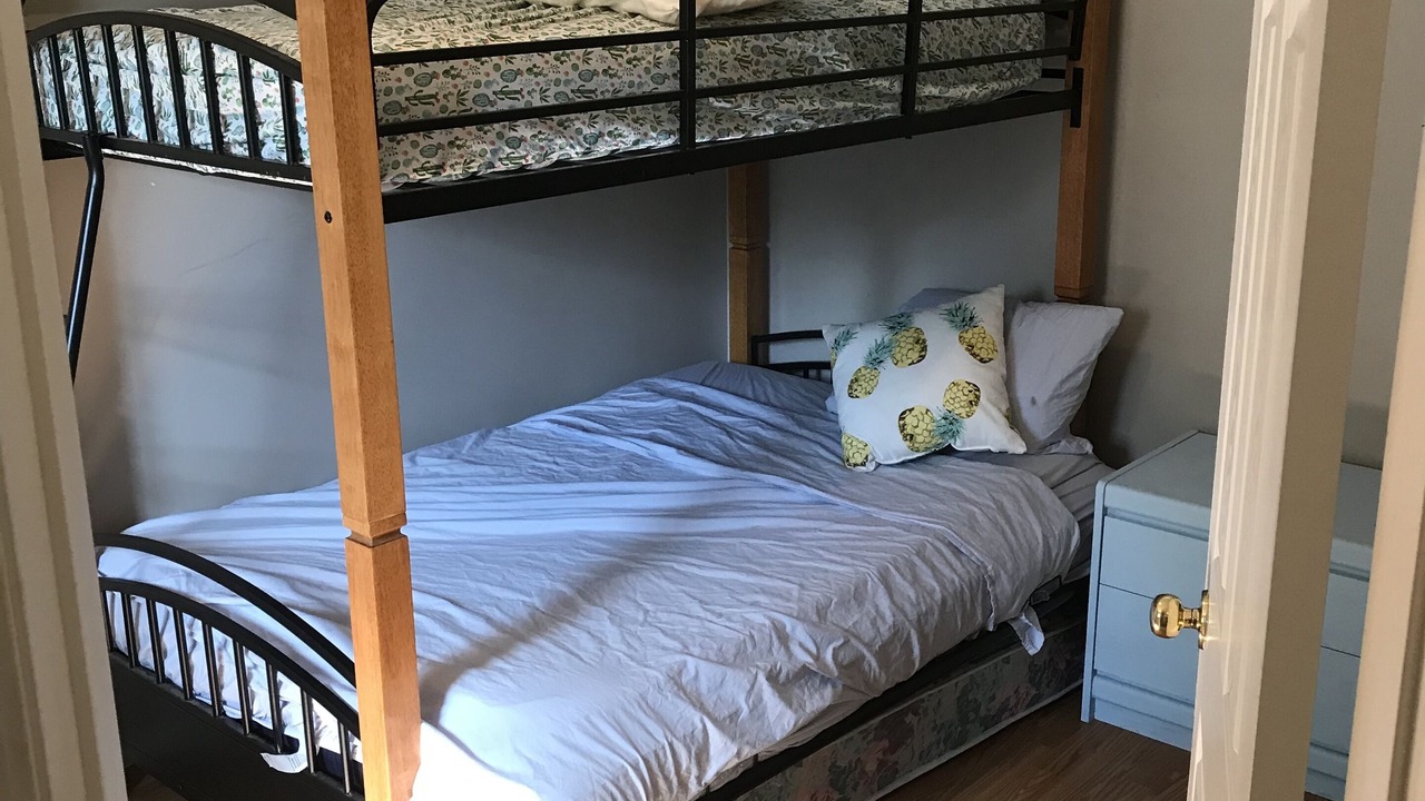 Photo of Bedroom in Division No. 7