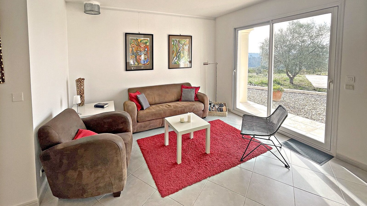 Photo of Livingroom in Entrecasteaux
