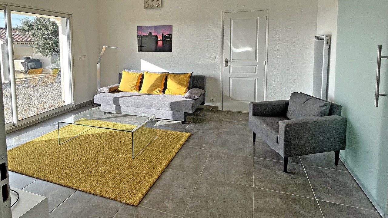Photo of Livingroom in Entrecasteaux