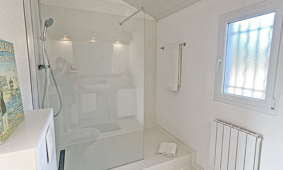 Photo of Bathroom in Entrecasteaux