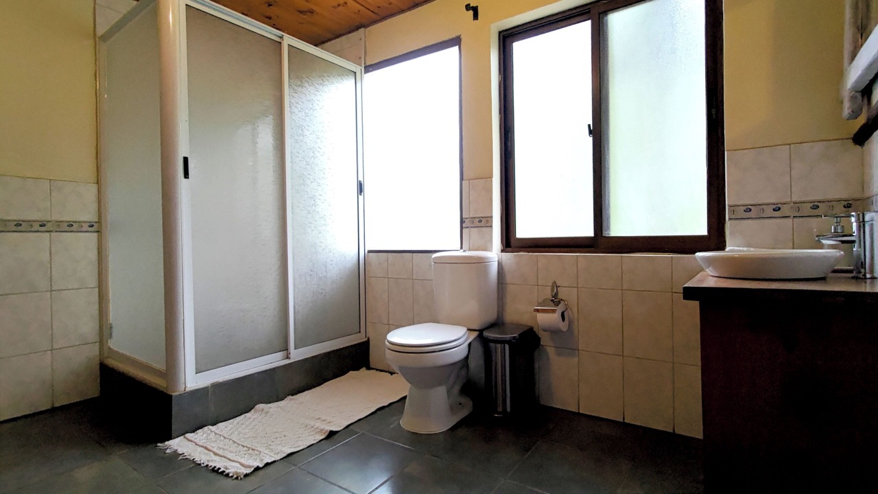 Photo of Bathroom in San Fernando
