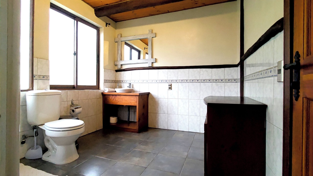Photo of Bathroom in San Fernando