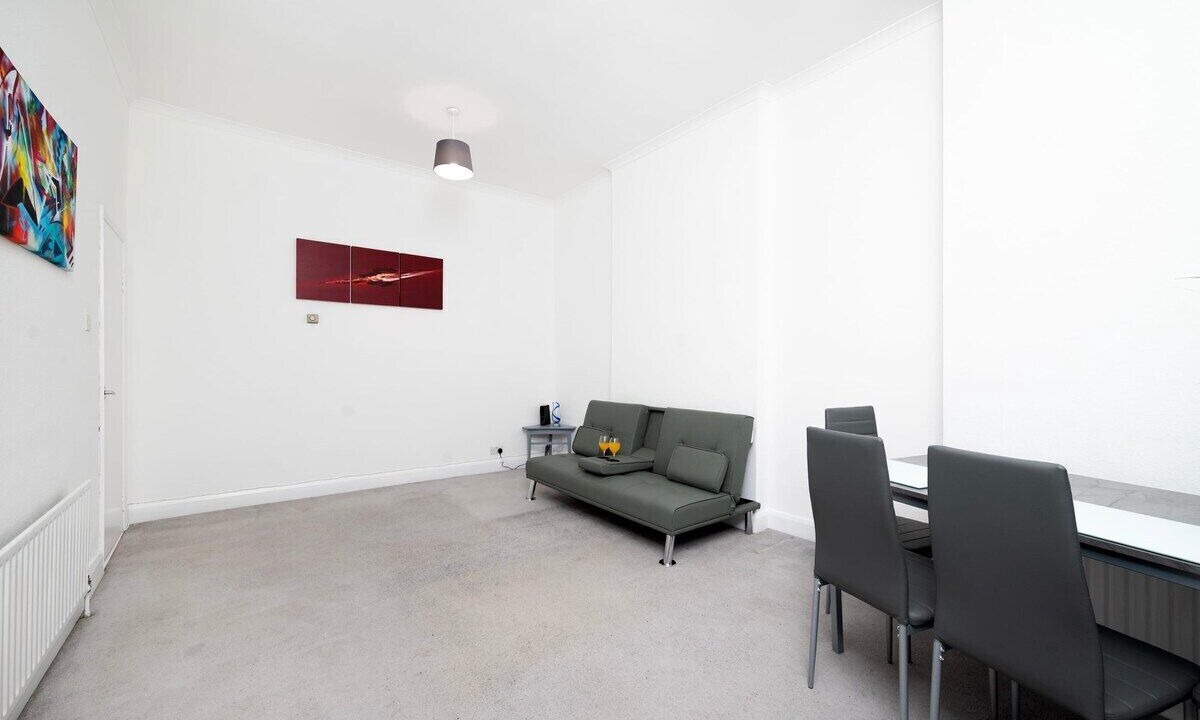 Photo of Livingroom in Cantelowes