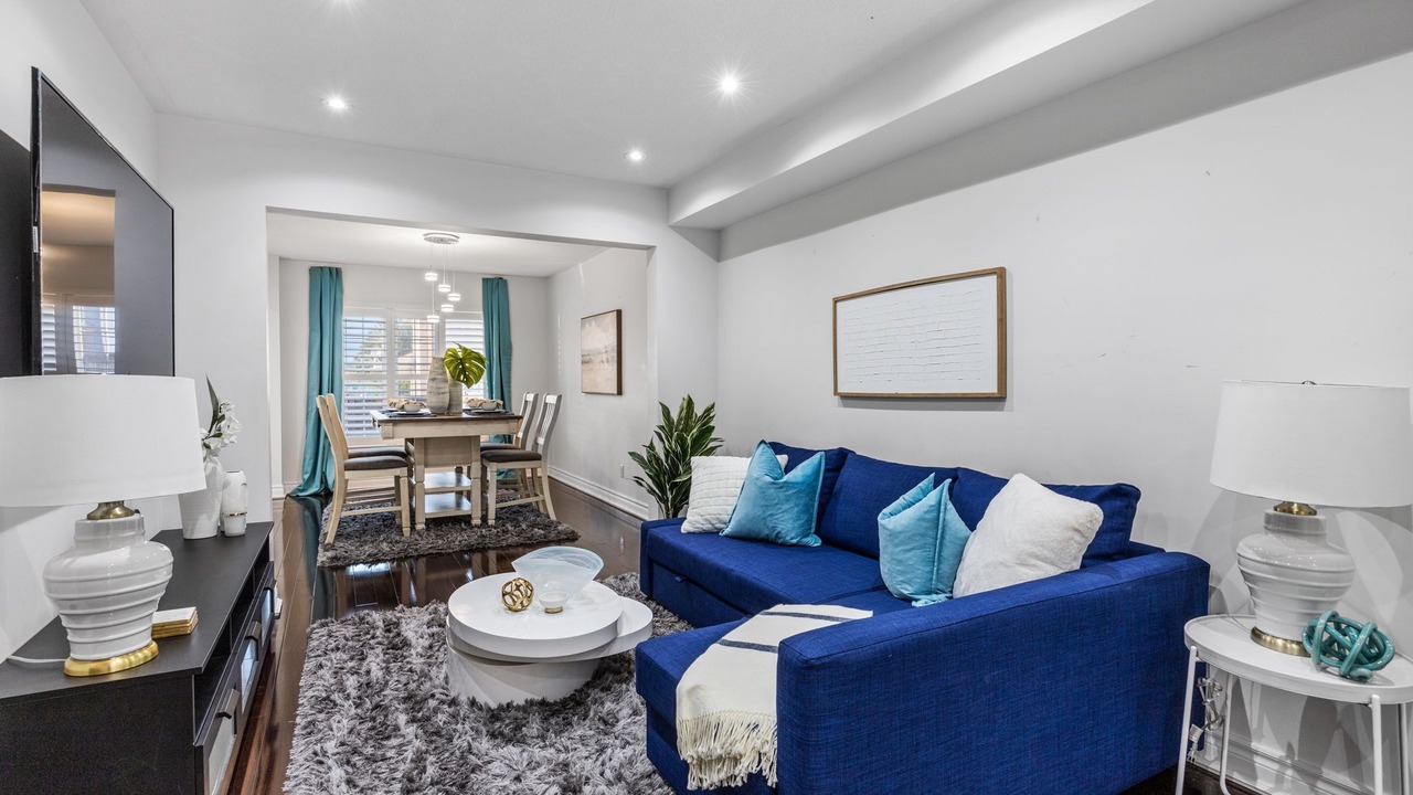 Photo of Livingroom in Ajax