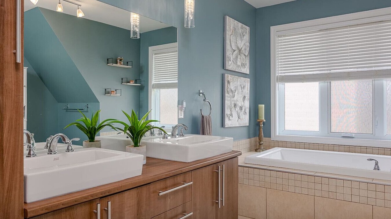 Photo of Bathroom in Aylmer