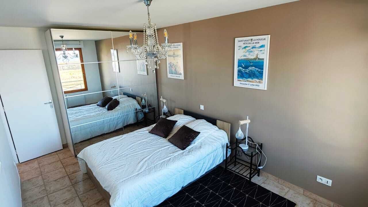 Photo of Bedroom in Saint-Vaast-la-Hougue