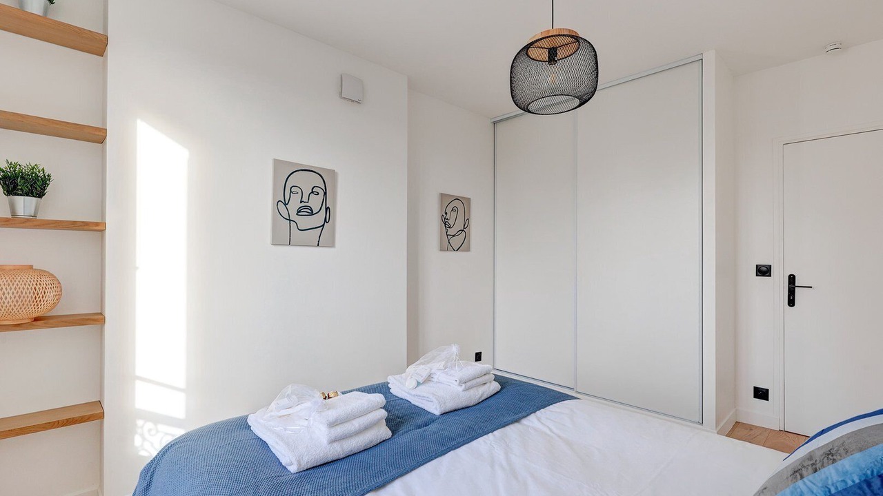 Photo of Bedroom in Suresnes