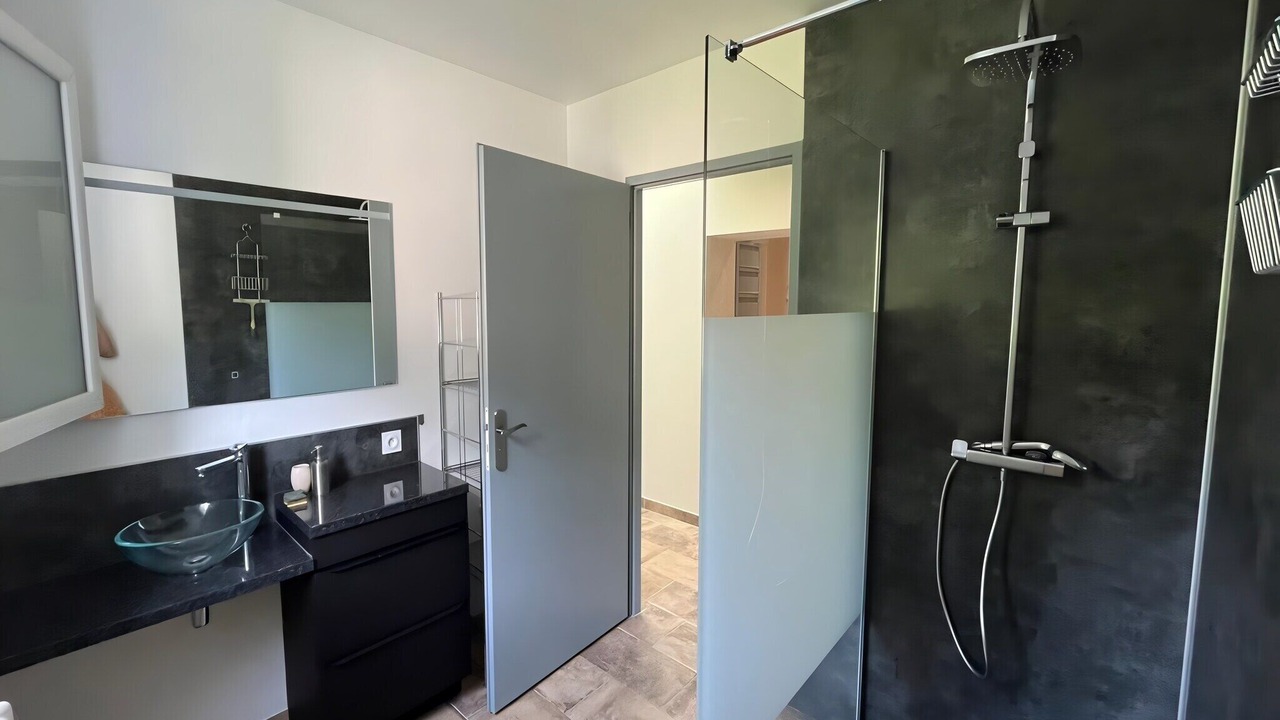 Photo of Bathroom in Saint-Denis
