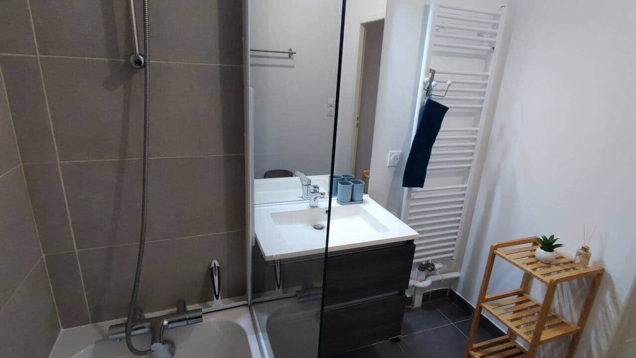 Photo of Bathroom in Faubourg-Raines