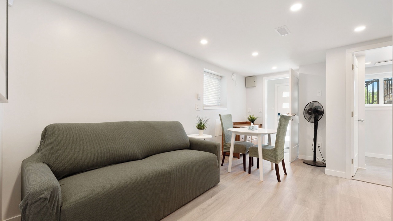 Photo of Livingroom in Marpole