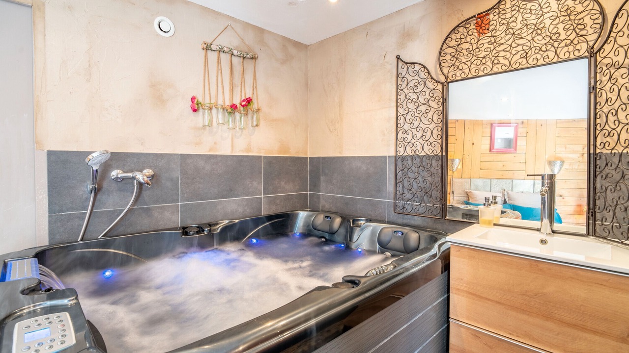 Photo of Bathroom in Villeneuve-les-Montreal