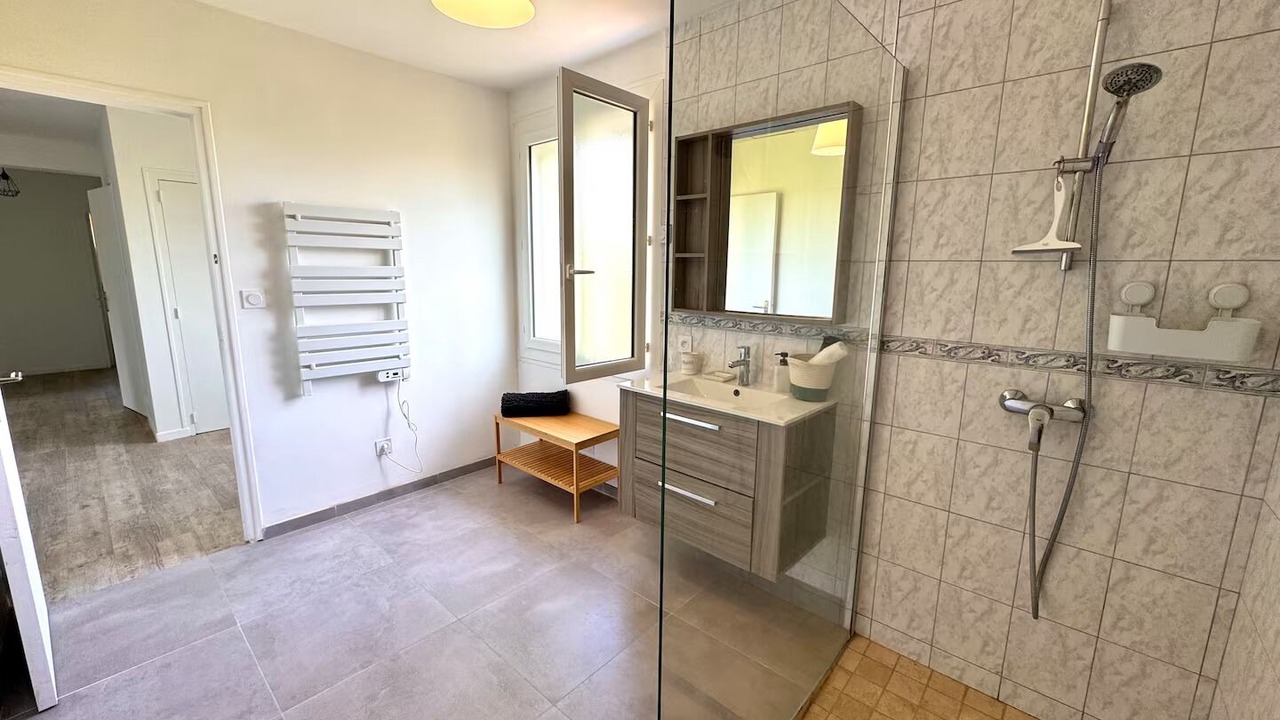 Photo of Bathroom in Castelnaudary