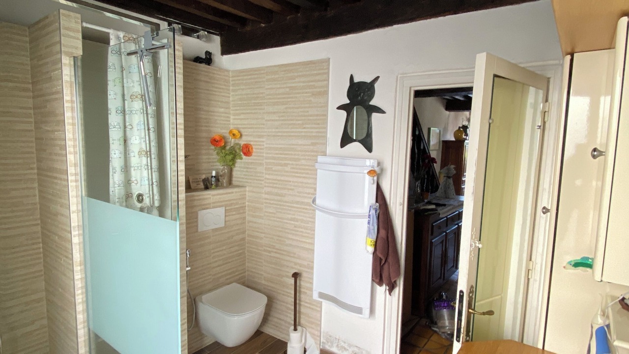 Photo of Bathroom in Dole