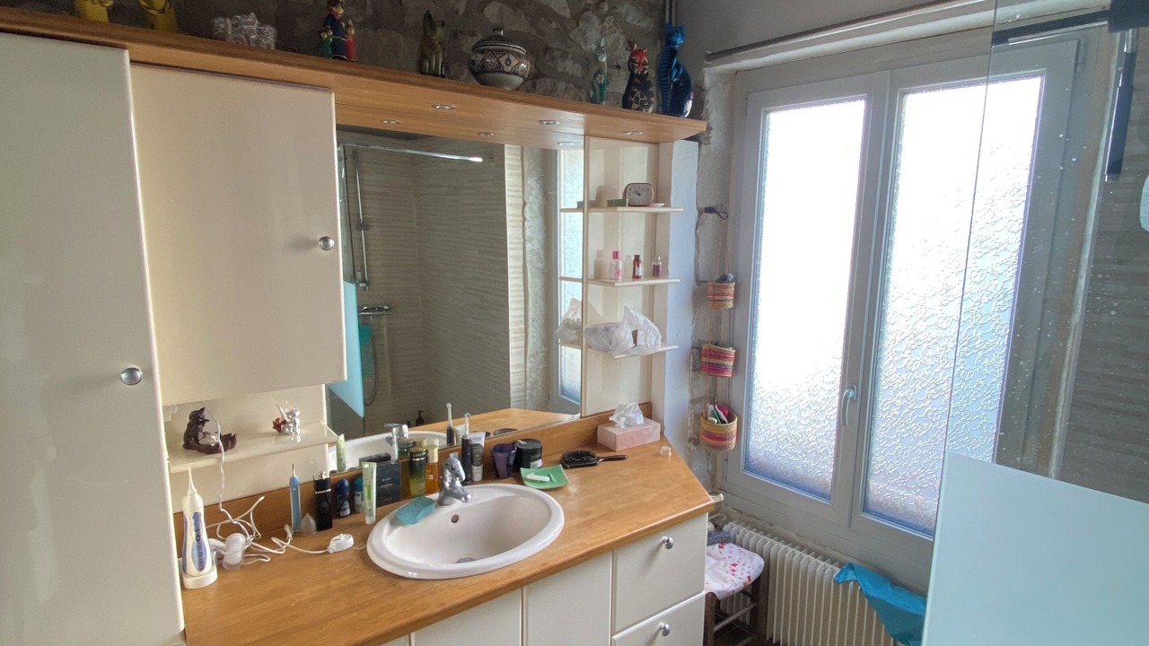 Photo of Bathroom in Dole