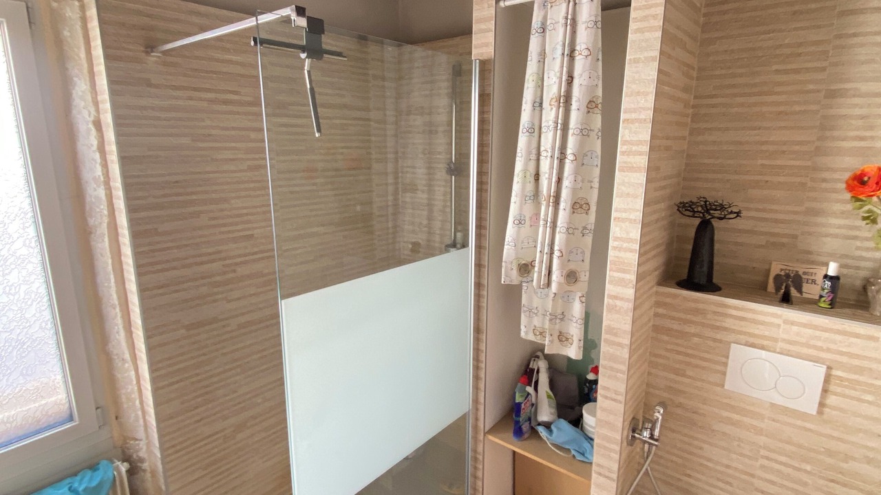 Photo of Bathroom in Dole