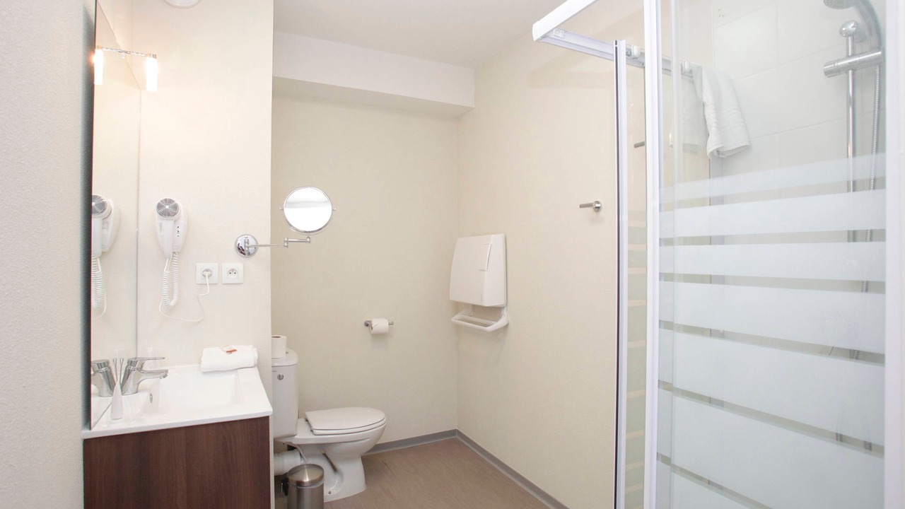 Photo of Bathroom in Chateaudun-Bannier