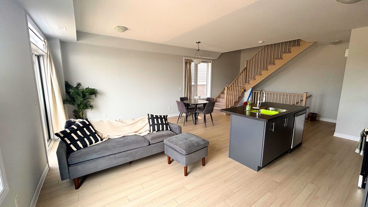 Photo of Livingroom in Durham Region