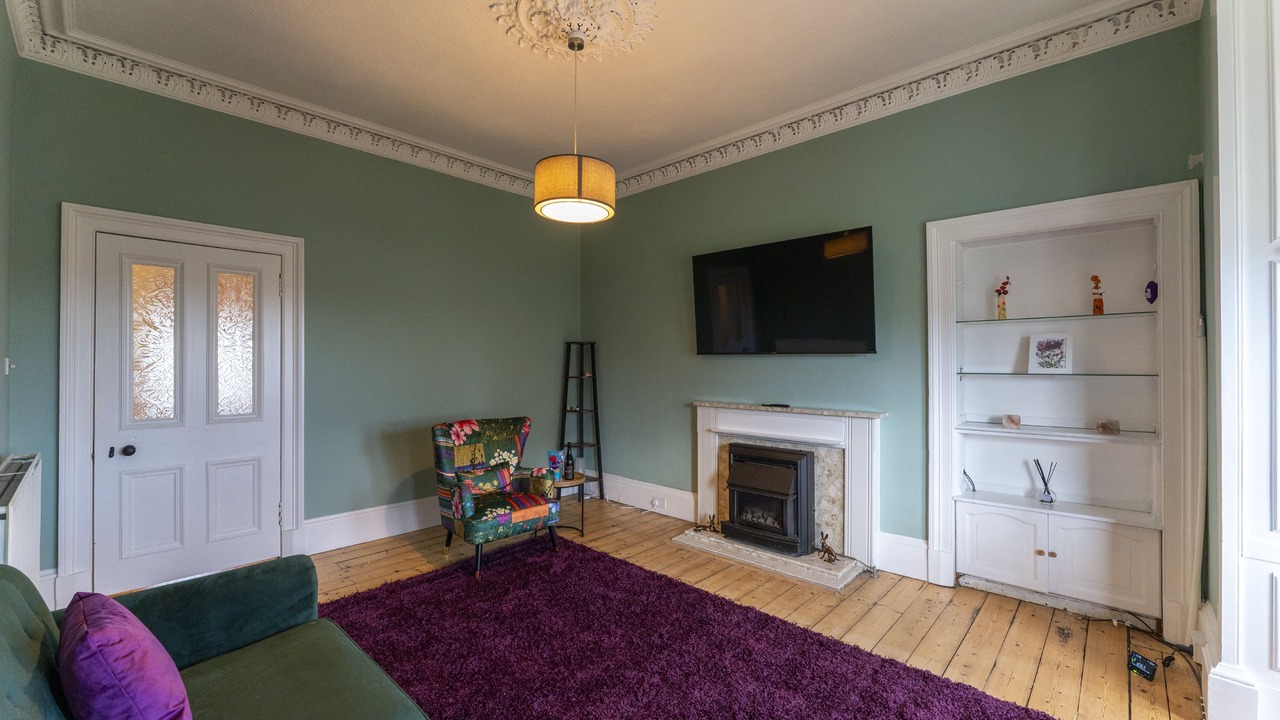 Photo of Livingroom in Tillicoultry