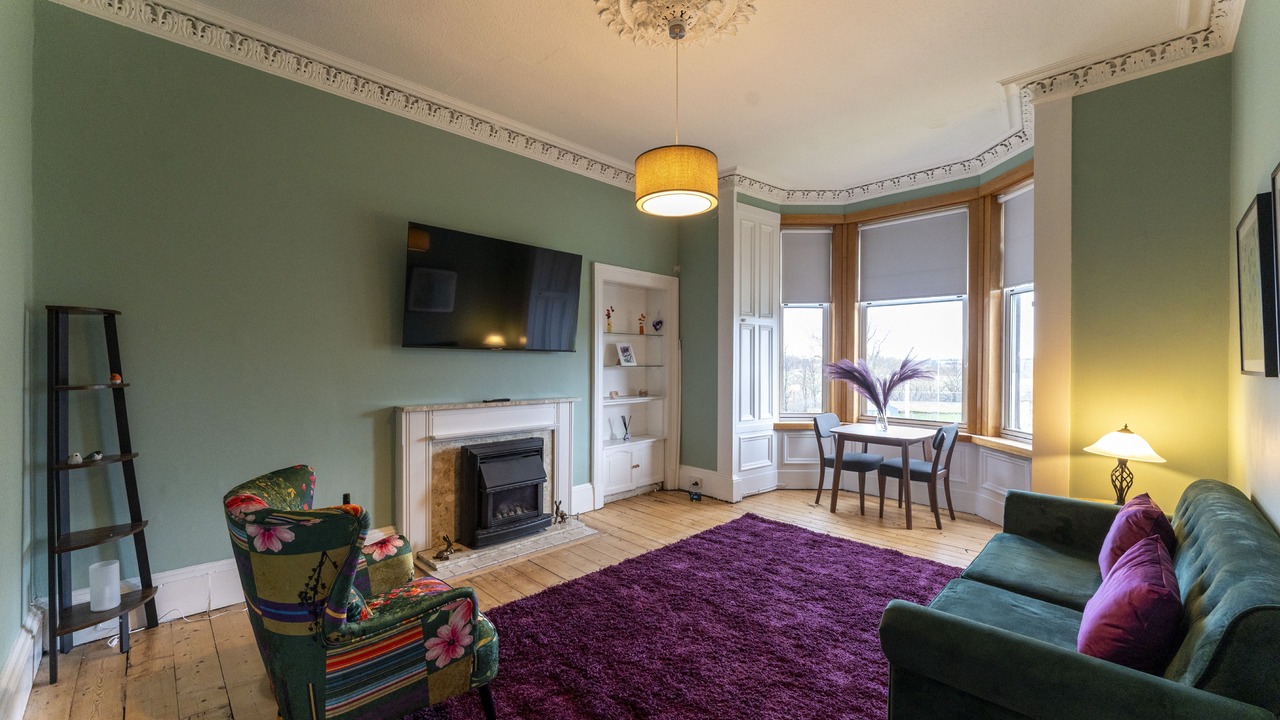 Photo of Livingroom in Tillicoultry