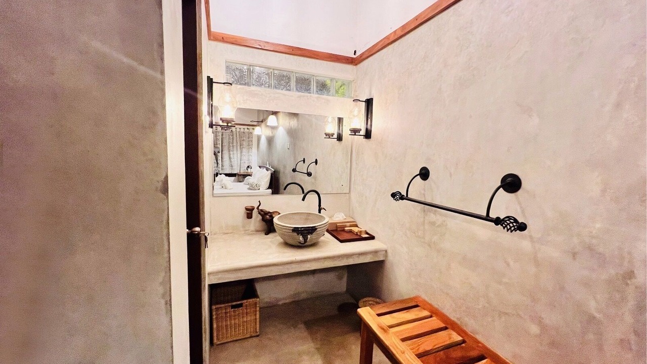 Photo of Bathroom in Kirinda